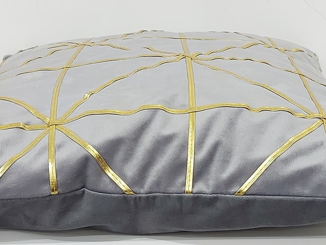 COUSSIN 46X46 GRIS DOREE