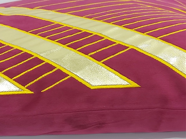 COUSSIN 46X46 ROUGE BORDEAUX DOREE