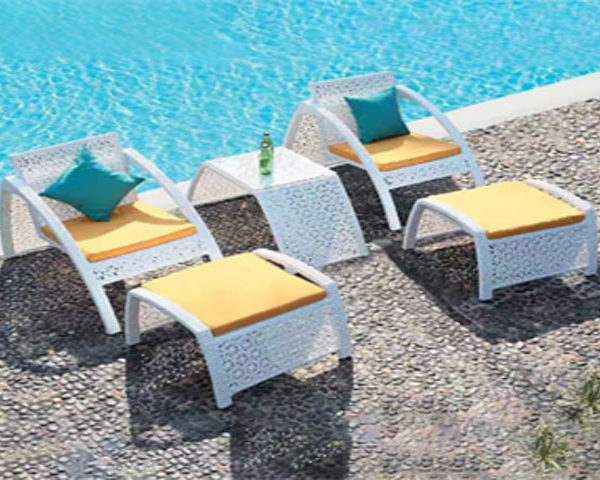 Promotion 21 CHAISE REF 3390+TABLE A MANGER REF 3388+REPOSE PIED REF 3389 BLANC