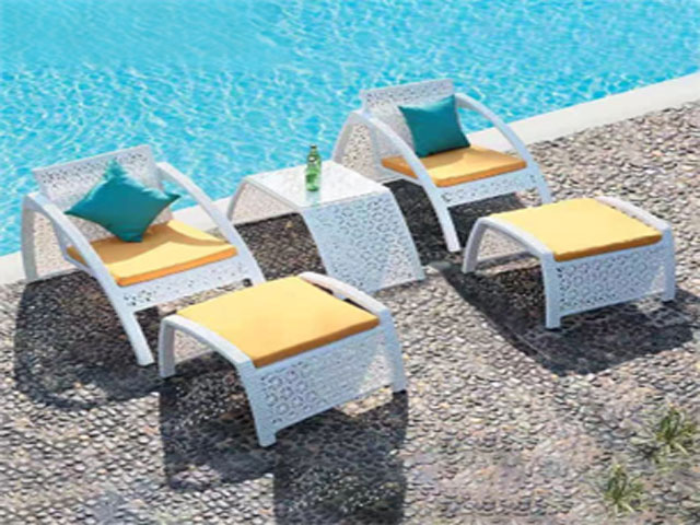 CHAISE REF 3390+TABLE A MANGER REF 3388+REPOSE PIED REF 3389 BLANC